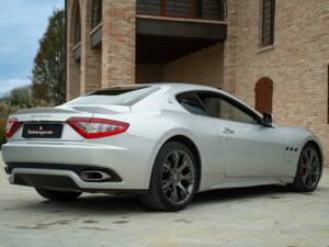 Bild 6/50 von Maserati GranTurismo S (2009)