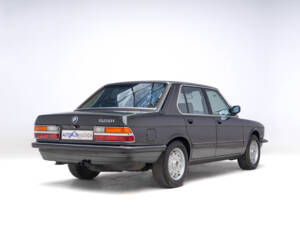 Immagine 5/43 di BMW 528i (1986)