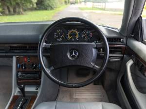Image 19/36 of Mercedes-Benz 420 SEC (1990)
