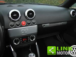 Bild 10/10 von Audi TT 1.8 T (2000)