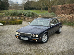 Image 4/96 de Daimler Super V8 (1997)