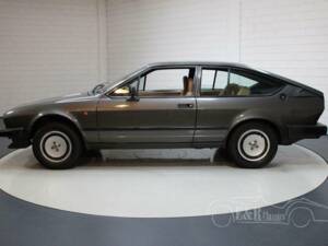 Image 6/15 de Alfa Romeo GTV 2.0 (1983)