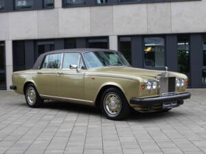 Image 2/37 of Rolls-Royce Silver Shadow II (1978)