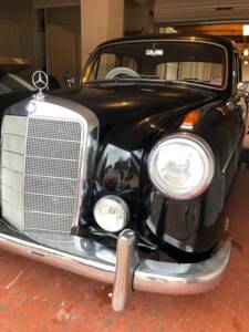 Image 2/14 de Mercedes-Benz 220 S (1958)