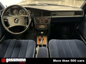 Bild 9/15 von Mercedes-Benz 190 E 2.6 (1989)