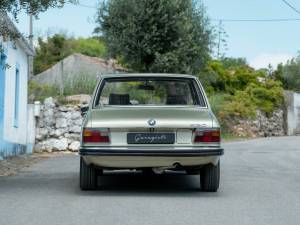 Image 14/31 de BMW 520 (1974)