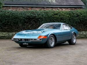 Image 3/65 of Ferrari 365 GTB&#x2F;4 Daytona (1972)