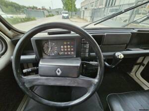 Bild 17/30 von Renault R 4 TL (1988)