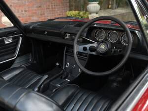 Image 7/18 of Peugeot 504 Convertible (1974)