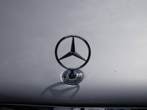 Image 37/69 of Mercedes-Benz E 320 (1994)