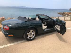 Image 6/22 of Jaguar XK8 4.0 (1996)