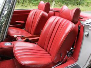 Image 13/17 of Mercedes-Benz 280 SL (1970)