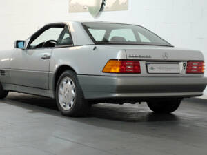 Afbeelding 6/38 van Mercedes-Benz 300 SL (1990)