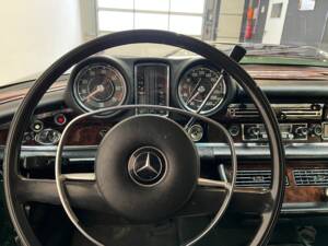 Bild 11/32 von Mercedes-Benz 280 SE 3,5 (1969)