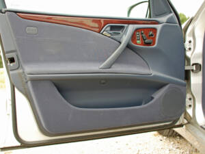 Imagen 16/34 de Mercedes-Benz E 240 (1999)