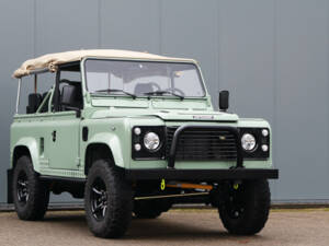 Image 15/41 of Land Rover 90 (1990)