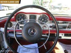 Image 25/28 de Mercedes-Benz 280 SL (1970)