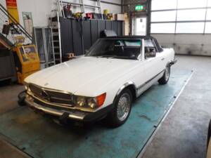 Image 2/49 de Mercedes-Benz 380 SL (1981)