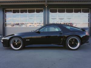 Image 3/67 of Porsche 928 S4 (1988)