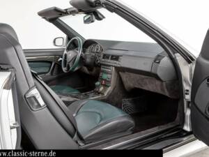 Imagen 7/15 de Mercedes-Benz SL 73 AMG (2000)