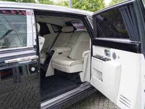 Image 2/14 of Rolls-Royce Phantom VII (2009)