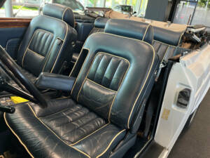 Image 5/23 of Rolls-Royce Corniche I (1984)