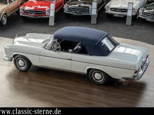 Image 11/15 de Mercedes-Benz 220 SE b (1963)