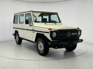 Image 5/7 of Mercedes-Benz 240 GD (LWB) (1984)