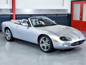 Image 6/7 de Jaguar XK8 4.2 (2003)