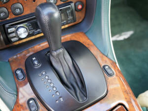 Image 37/50 of Aston Martin DB 7 Vantage (2001)