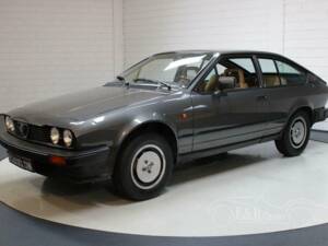 Image 5/15 de Alfa Romeo GTV 2.0 (1983)