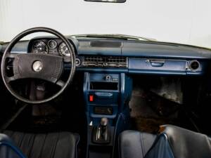 Image 24/50 of Mercedes-Benz 240 D (1976)