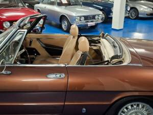 Image 22/45 of Alfa Romeo Spider Veloce 2000 (1981)