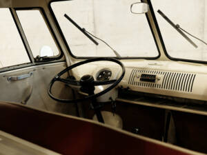 Image 7/24 of Volkswagen T1 camper (1960)