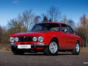 Image 4/43 of Alfa Romeo 2000 GT Veloce (1972)