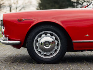 Image 14/65 of Alfa Romeo 2600 Spider (1966)