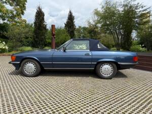 Image 24/30 of Mercedes-Benz 560 SL (1987)