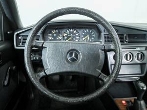 Image 6/50 of Mercedes-Benz 190 D (1986)