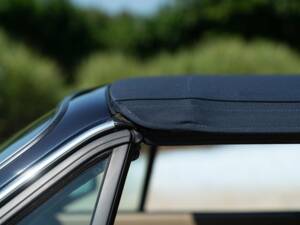 Image 26/50 of BMW 320i (1989)