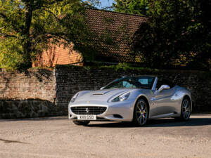 Image 42/44 de Ferrari California (2011)