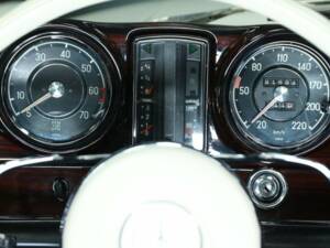 Bild 14/30 von Mercedes-Benz 250 SE (1966)