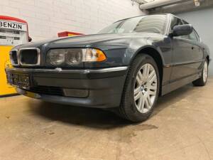 Image 2/20 de BMW 740i (1998)