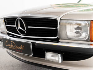 Image 18/47 de Mercedes-Benz 560 SL (1987)