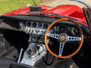 Image 4/44 of Jaguar E-Type 3.8 (1962)