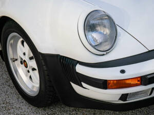 Imagen 28/31 de Porsche 911 Carrera 3.2 (1987)