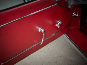 Immagine 86/99 di Jaguar E-Type 3.8 (1964)