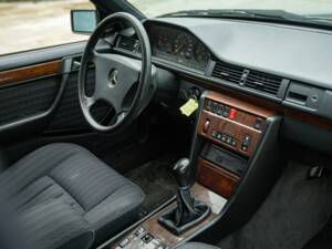 Bild 32/50 von Mercedes-Benz 200 TE (1992)