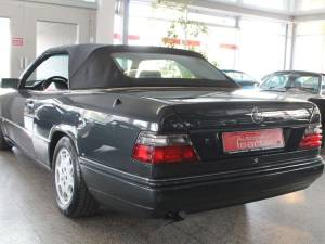 Image 3/20 of Mercedes-Benz 300 CE-24 (1996)