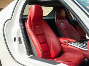 Image 24/50 of Mercedes-Benz SLS AMG (2010)