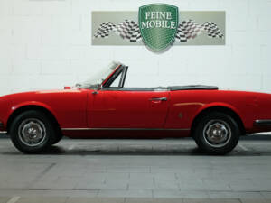 Image 2/29 of Peugeot 504 Convertible (1972)